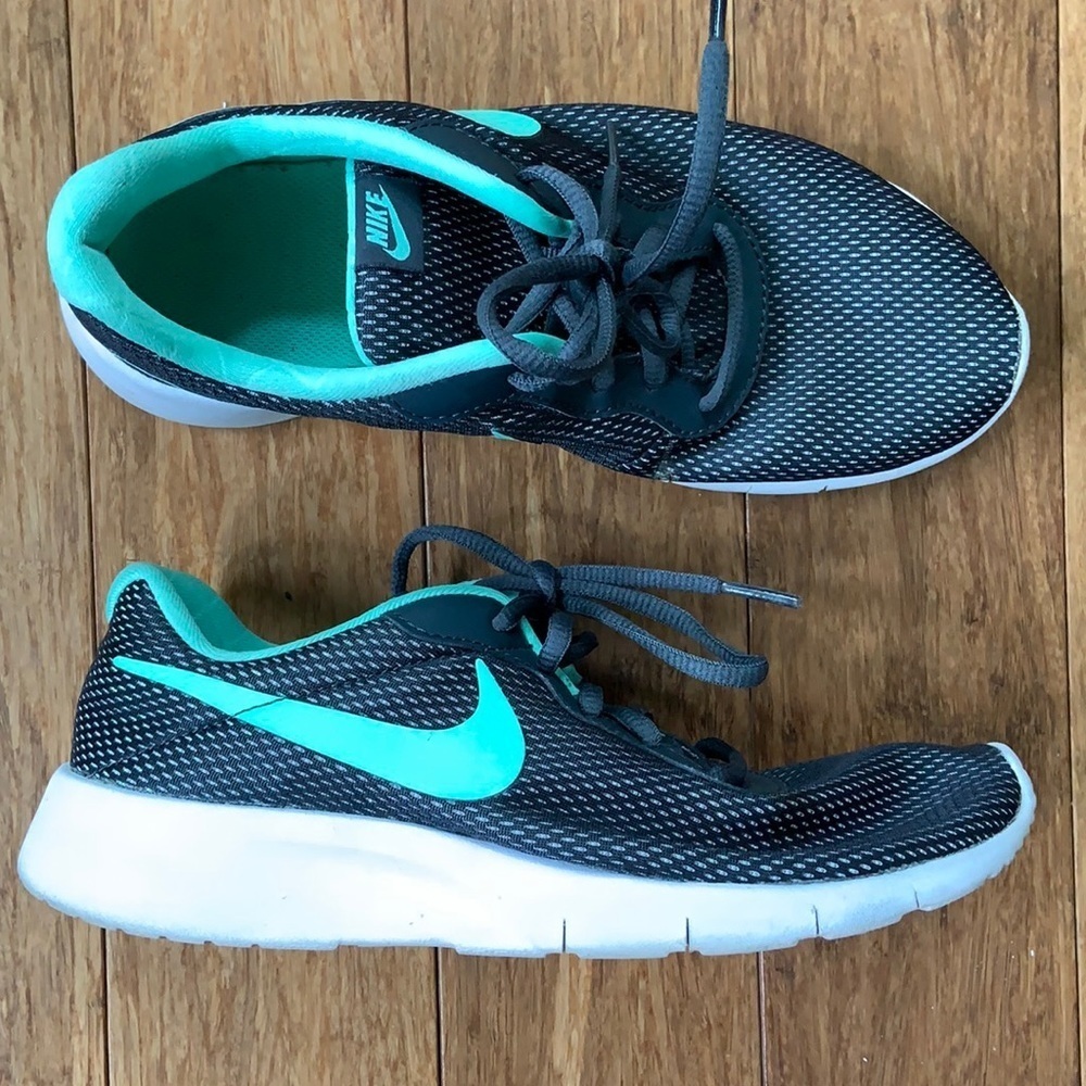 NIKE Flex Lite Weight Athletic Sneaker sz 6Y/7.5W